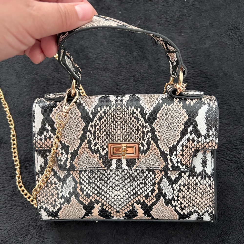 New snake pattern cluth with gold chain